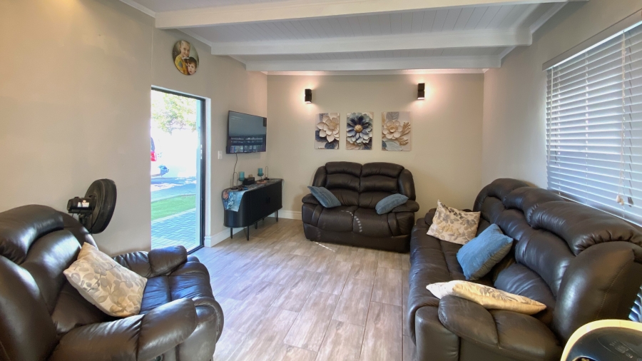 3 Bedroom Property for Sale in Britannia Bay Western Cape